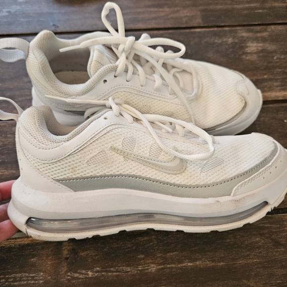 Women's Nike Air Max - Picture 2 of 10